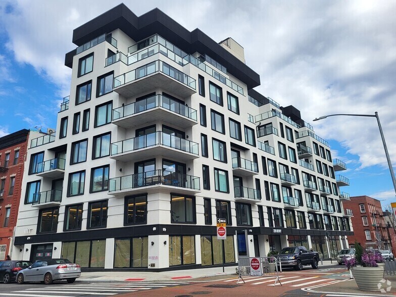 More Photos Of 228 Berry St, Brooklyn Apartments For Lease