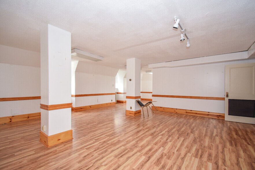 More Photos Of 82 Court Sq, Alexander City Flex For Sale
