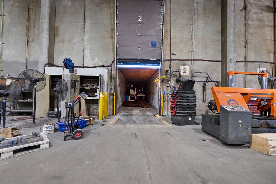 More Photos Of 805 Boul Alphonse-Deshaies, Bécancour Industrial For Sale