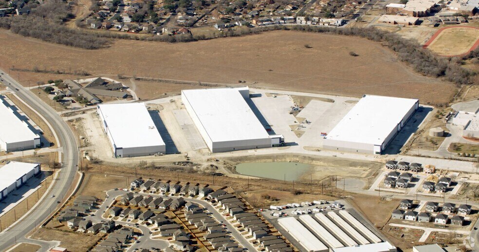 More Photos Of 5935 Eisenhauer Rd, San Antonio Warehouse For Lease