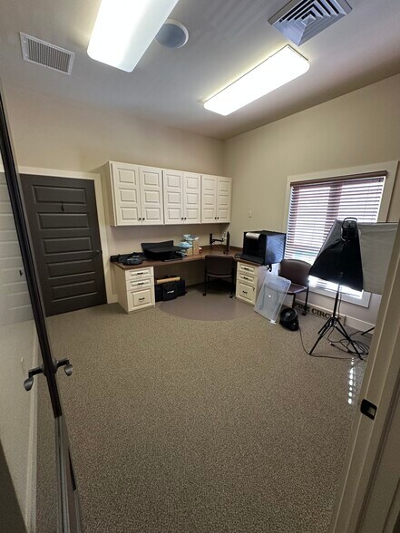 More Photos Of 124 Alpine Cir, Columbia Office For Sale