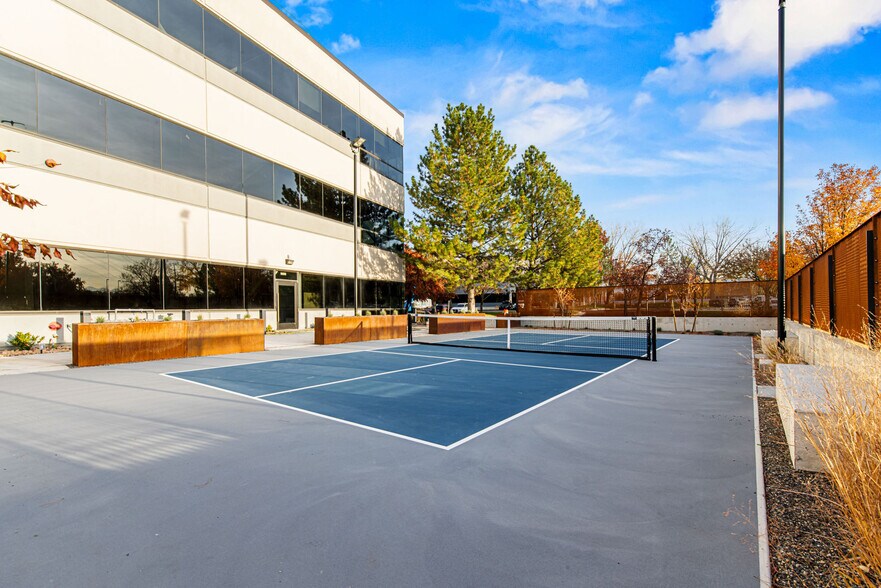 More Photos Of 860 W LeVoy Dr, Taylorsville Office For Lease