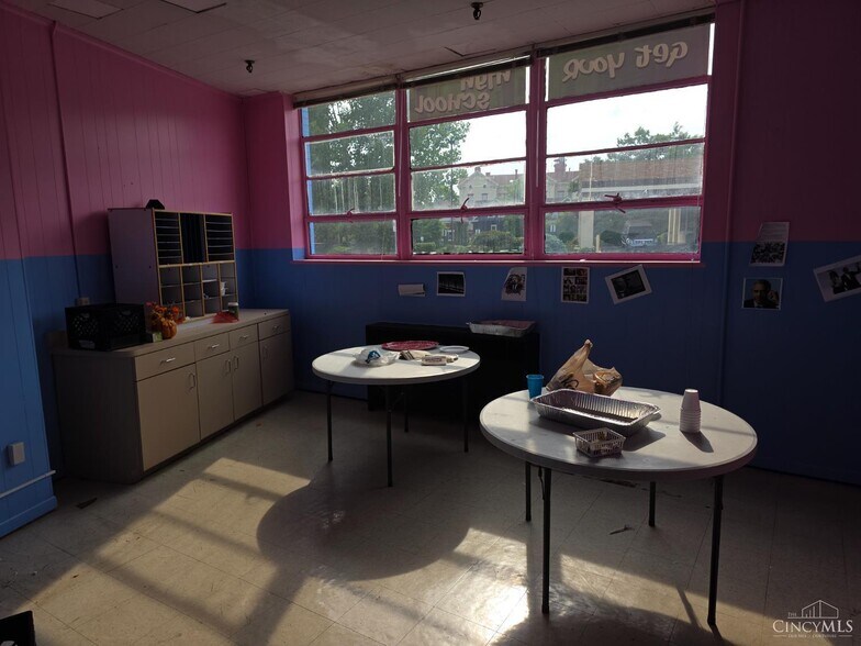 More Photos Of 2612 Gilbert Ave, Cincinnati Light Manufacturing For Sale