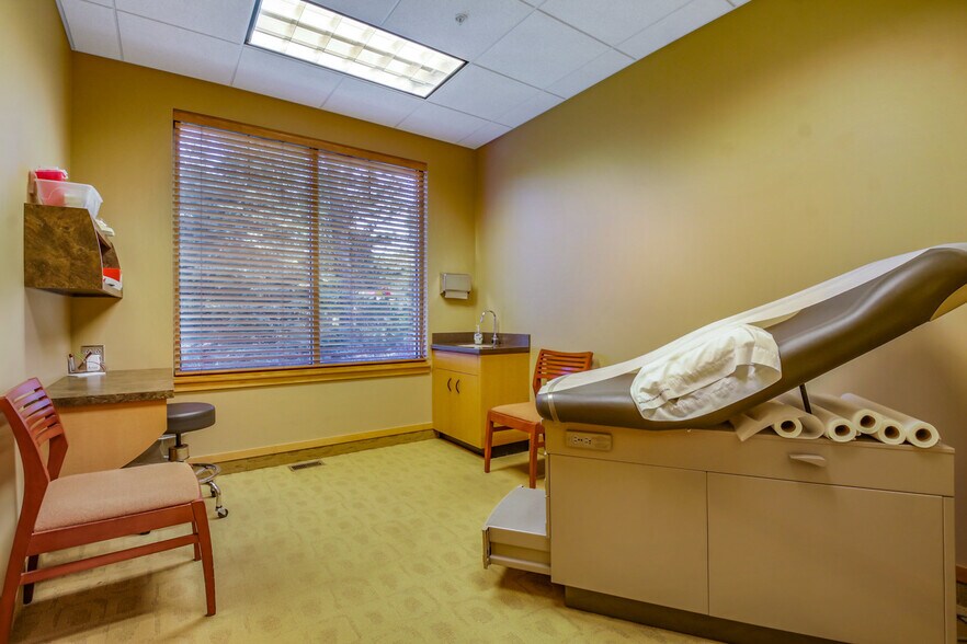 More Photos Of 659 W Hamilton Ave, Eau Claire Medical For Sale