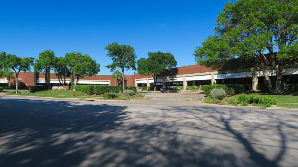 More Photos Of 3019 Alvin Devane Blvd, Austin Unknown For Lease