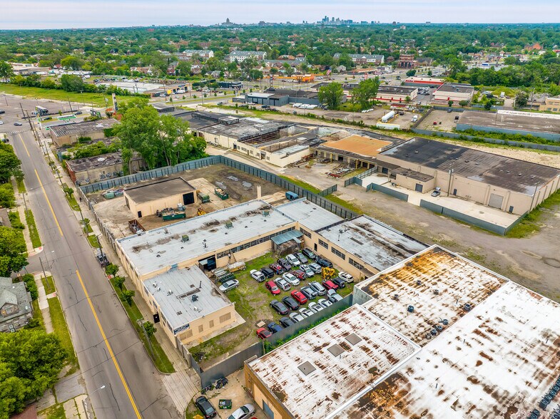 More Photos Of 7075 Lyndon St, Detroit Warehouse For Sale