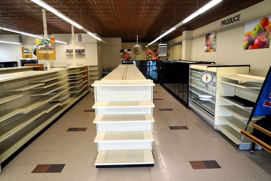 More Photos Of 304 Smith Ave, Elwood General Retail For Sale