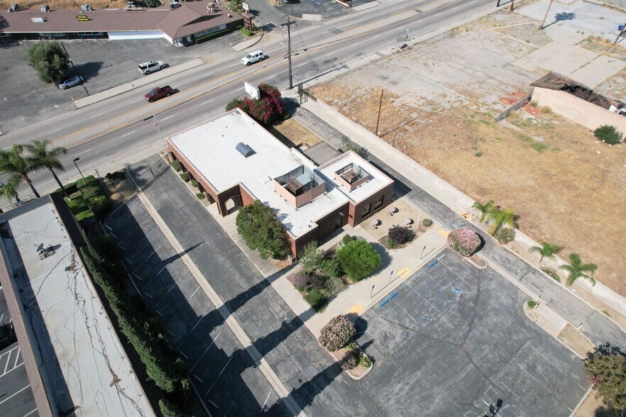 More Photos Of 1380 E Highland Ave, San Bernardino Freestanding For Lease