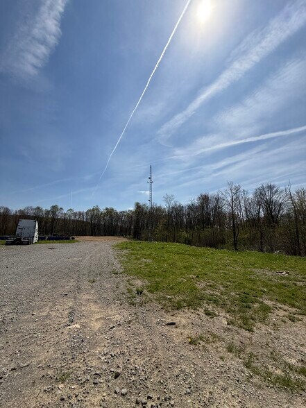 More Photos Of 4881 Pittsburgh Rd, Harrisville Light Distribution For Sale