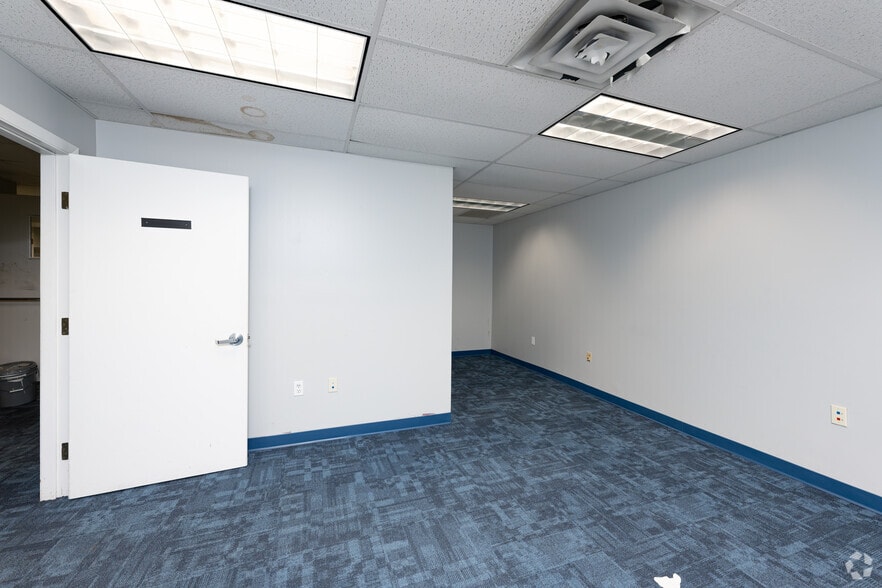 More Photos Of 1495 Lake Ave, Rochester Storefront Retail Office For Sale