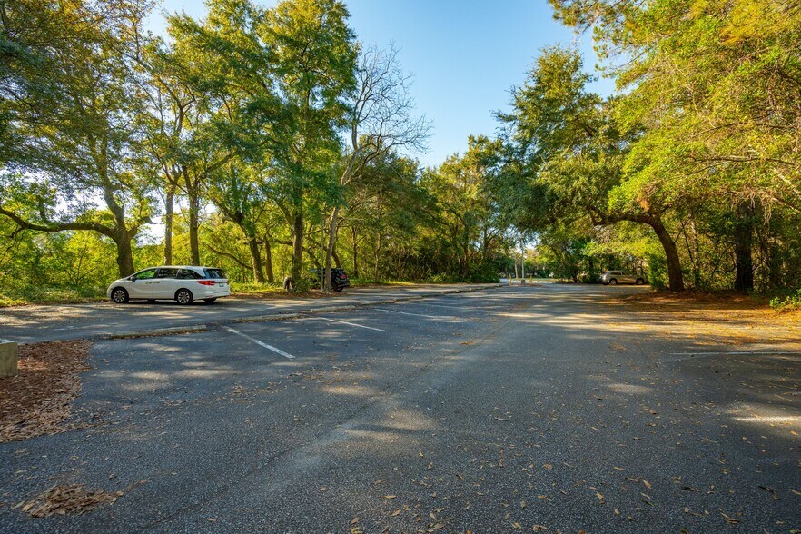 More Photos Of 710 Johnnie Dodds Blvd, Mount Pleasant Medical For Lease