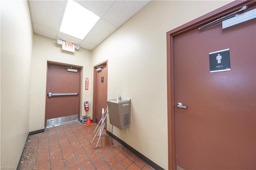 More Photos Of 1439 Sunset Blvd, Steubenville Light Manufacturing For Sale
