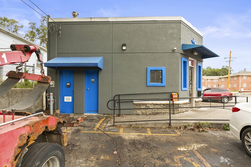 More Photos Of 4501 Bedford Ave, Omaha Auto Repair For Sale