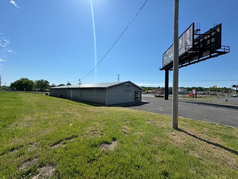 More Photos Of 205 Mimosa Ln, Tahlequah General Retail For Sale