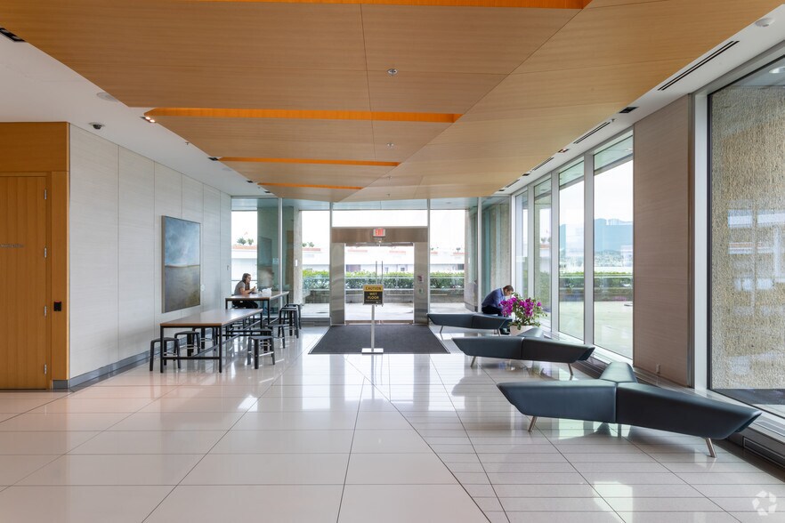 More Photos Of 200 Granville St, Vancouver Office For Sale