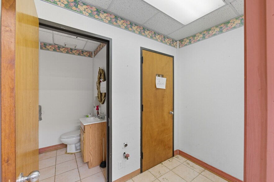 More Photos Of 9155 Irvington Blvd, Houston Office For Sale