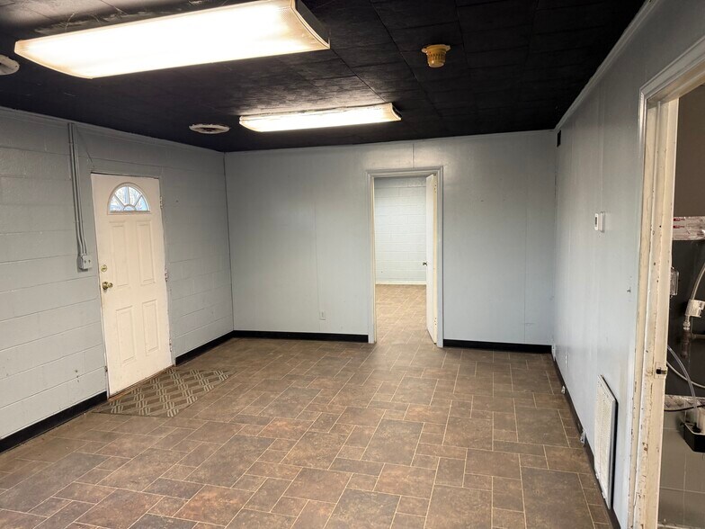 More Photos Of 630 Trindale Rd, Trinity Warehouse For Lease