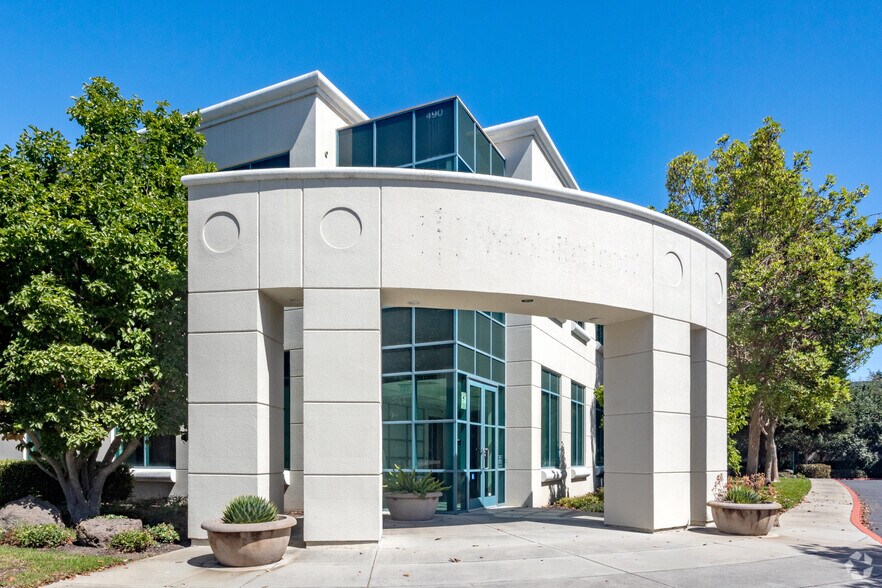 More Photos Of 490 E Middlefield Rd, Mountain View Office For Lease