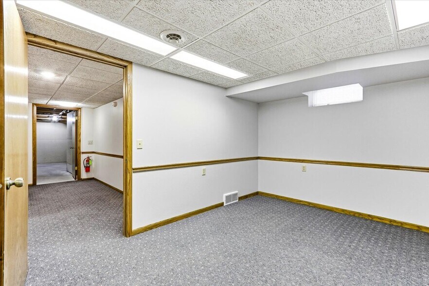More Photos Of 1910 7th St S, Wisconsin Rapids Office For Sale