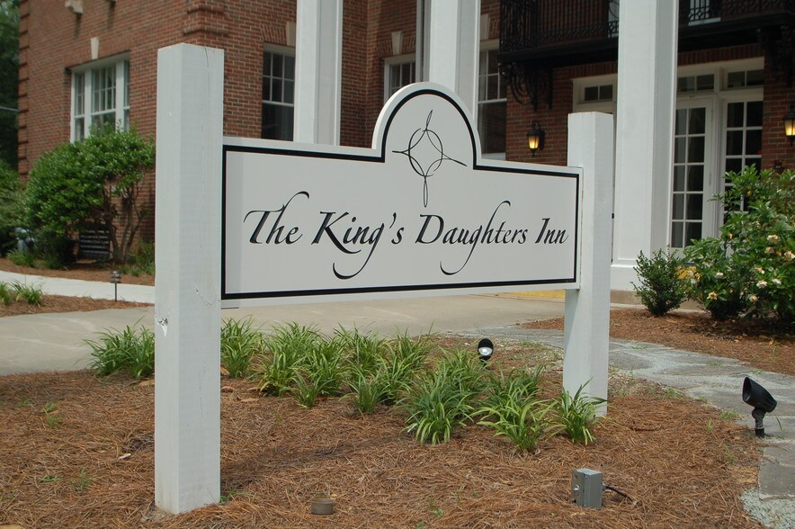 More Photos Of 204 N Buchanan Blvd, Durham Hotel For Sale