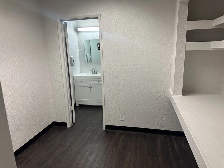 More Photos Of 1309-1313 W Lincoln St, Phoenix Contractor Storage Yard For Lease