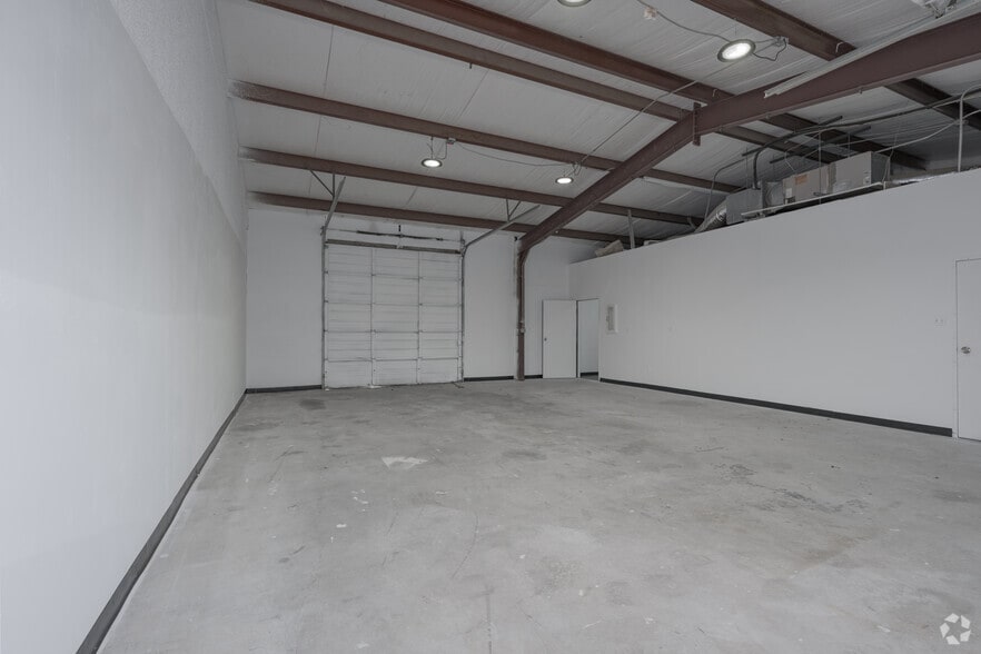 More Photos Of 5051 David Strickland Rd, Fort Worth Warehouse For Lease