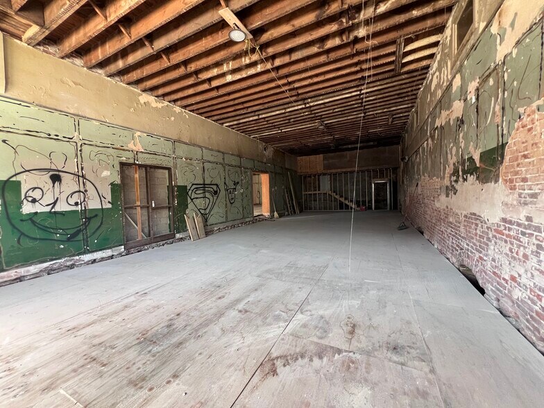 More Photos Of 335-341 S Main St, Memphis Storefront Retail Office For Sale