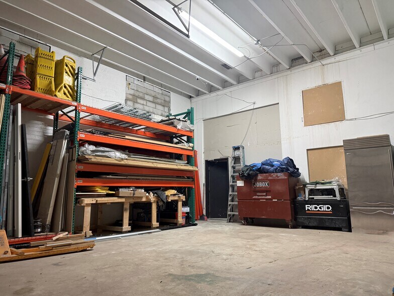 More Photos Of 1406-1416 N Dixie Hwy, Hollywood Warehouse For Lease