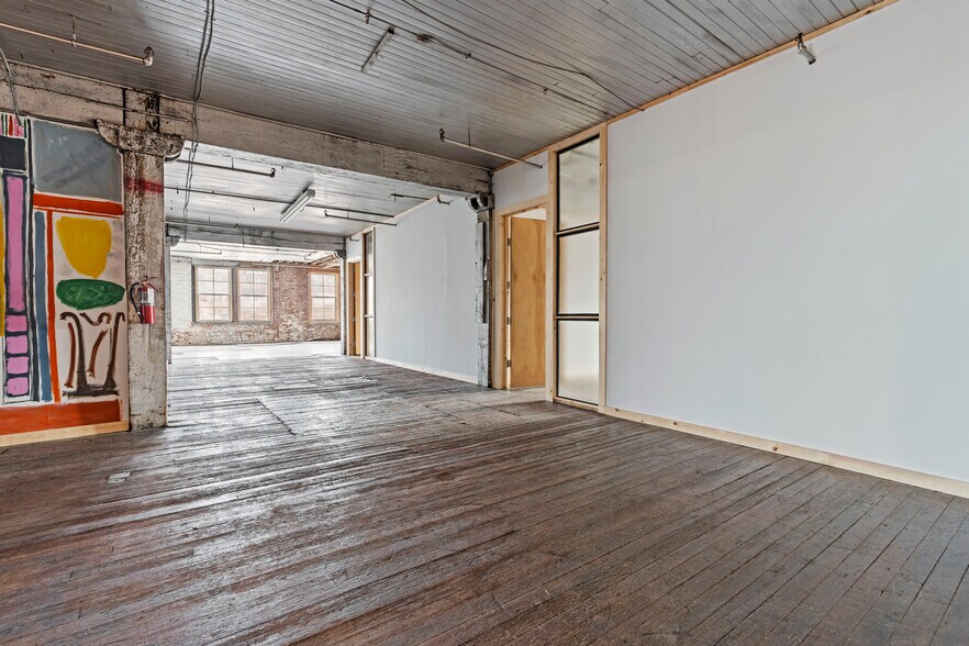 More Photos Of 1311 W 13th St, Kansas City Unknown For Lease