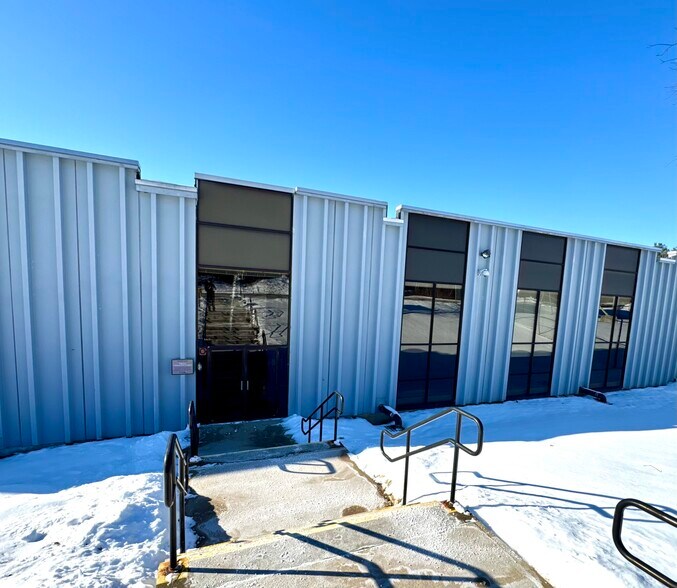 More Photos Of 75 Northport Dr, Portland Office For Sale