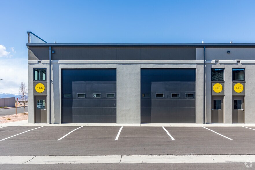 More Photos Of 5380 Ronald Reagan Blvd, Johnstown Flex For Sale