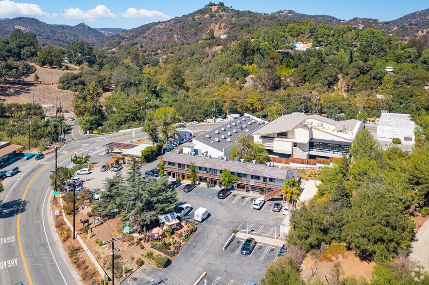 More Photos Of 106 N Topanga Canyon Blvd, Topanga Storefront Retail Office For Lease
