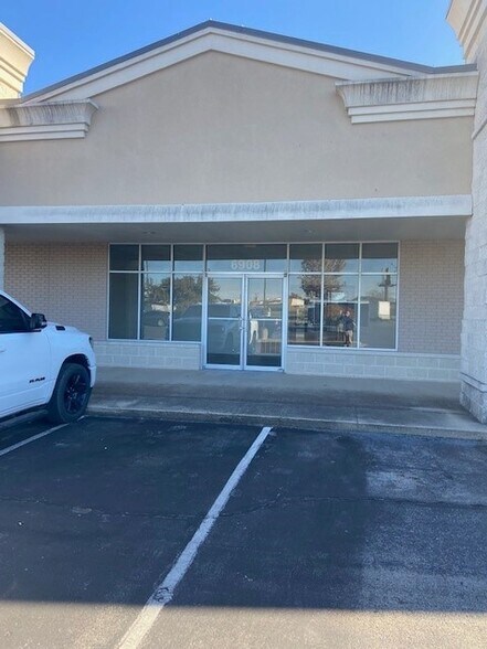 Primary Photo Of 6898-6922 Woodway Dr, Waco General Retail For Lease