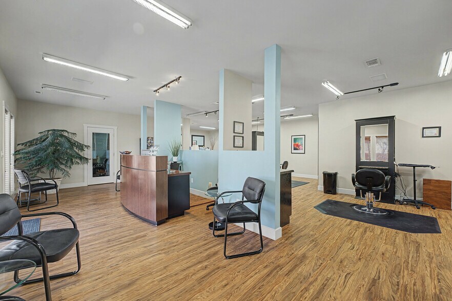 More Photos Of 1133 NW J St, Bentonville Office For Sale