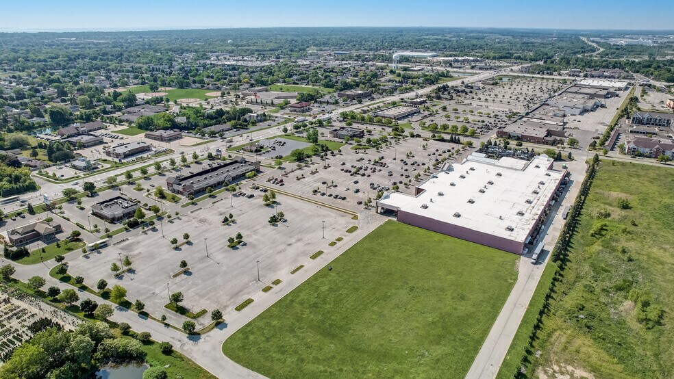 More Photos Of 6318 Green Bay, Kenosha Freestanding For Lease