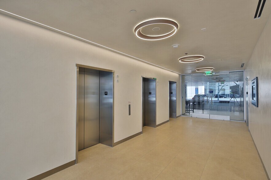 More Photos Of 70 S Lake Ave, Pasadena Office For Lease