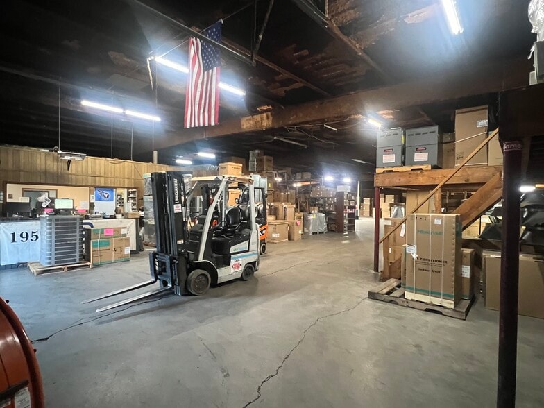 More Photos Of 1922 Elm Tree Dr, Nashville Distribution For Sale