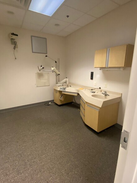 More Photos Of 213-259 S Nicolet Rd, Appleton Freestanding For Lease