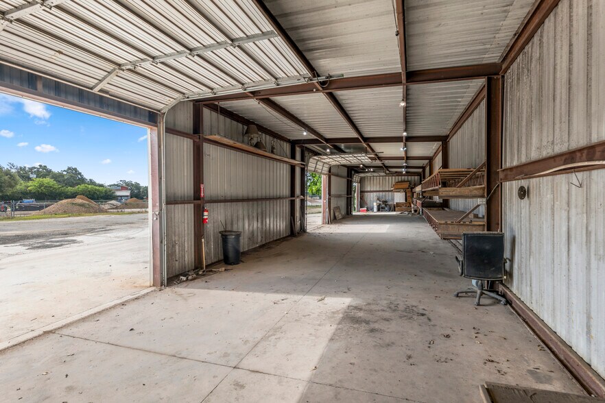 More Photos Of 18833 Redland Rd, San Antonio Light Distribution For Sale