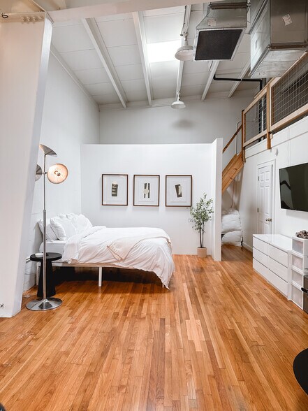 More Photos Of 1520 Center St, Houston Warehouse For Lease