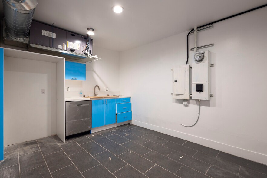 More Photos Of 8651-8655 Washington Blvd, Los Angeles Auto Repair For Lease