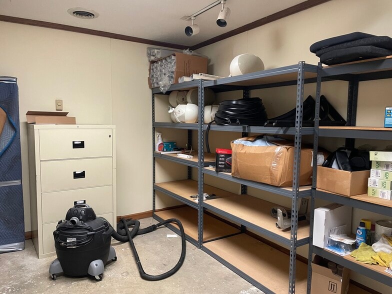 More Photos Of 1007 Norwalk St, Greensboro Warehouse For Lease