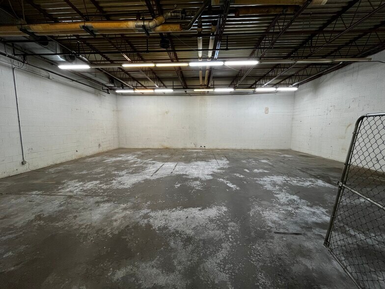 More Photos Of 2201 S Rosedale Ave, Tulsa Manufacturing For Sale