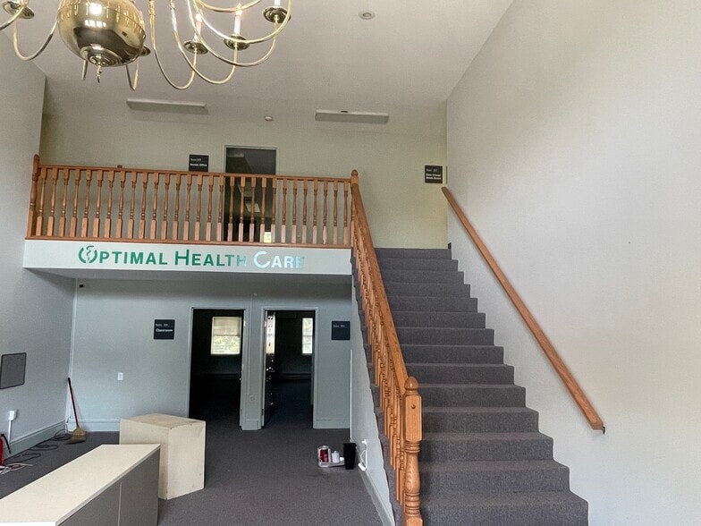 More Photos Of 11377 Robinwood Dr, Hagerstown Office For Lease