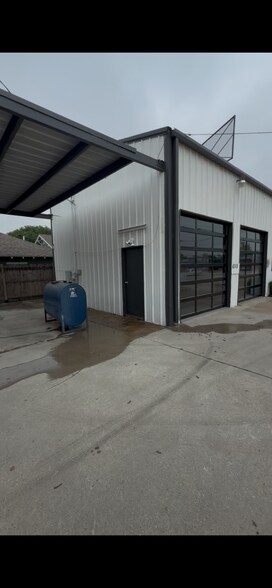 More Photos Of 424 W Henderson St, Cleburne Auto Dealership For Lease