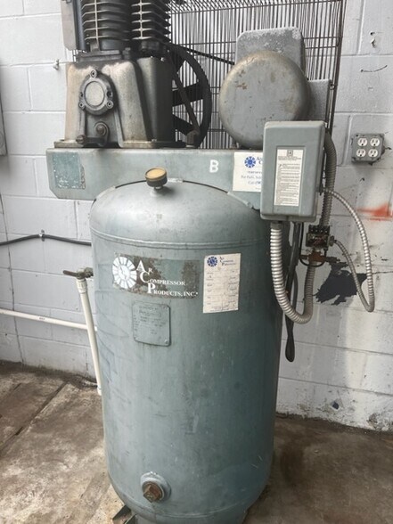 More Photos Of 7715 Lem Turner Rd, Jacksonville Auto Repair For Sale