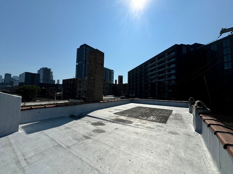 More Photos Of 1444 W Lake St, Chicago Warehouse For Lease