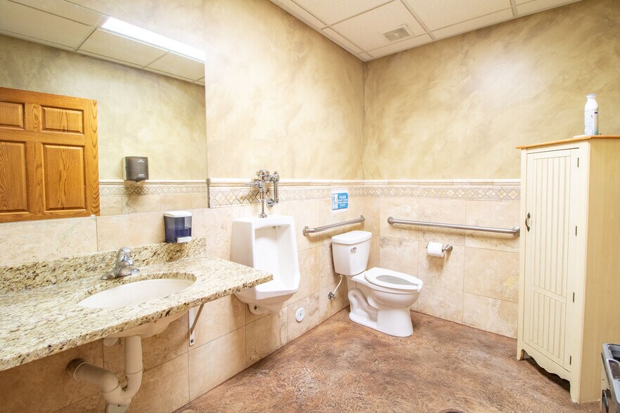More Photos Of 335 S 1250 W, Lindon Self Storage For Lease