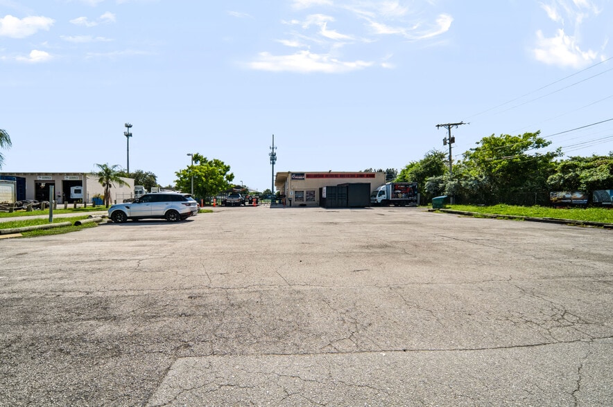 More Photos Of 2422 N Military Trl, West Palm Beach Warehouse For Sale