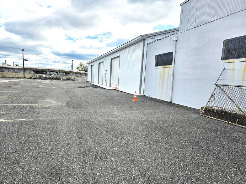 More Photos Of 1420 Crestmont Ave, Camden Manufacturing For Sale